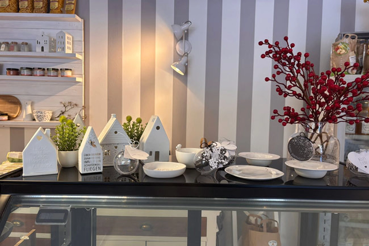 Bauer Zorn - Der Hofladen - Esstisch