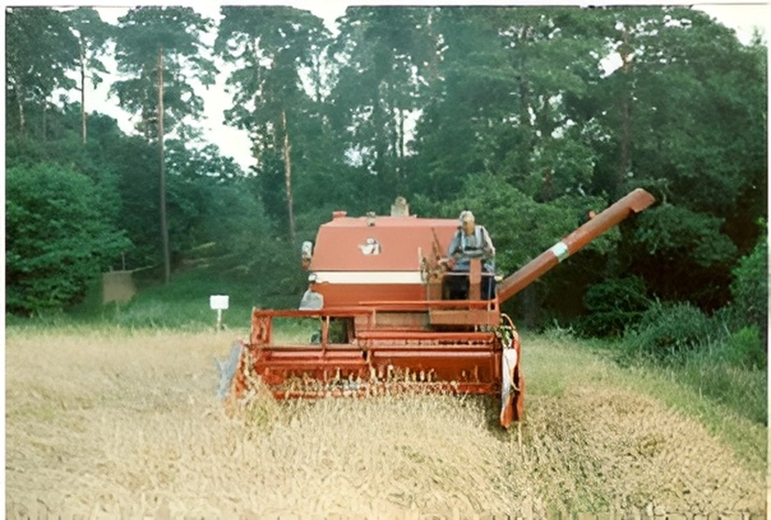Bauer Zorn - Der Hofladen - Trecker im Feld